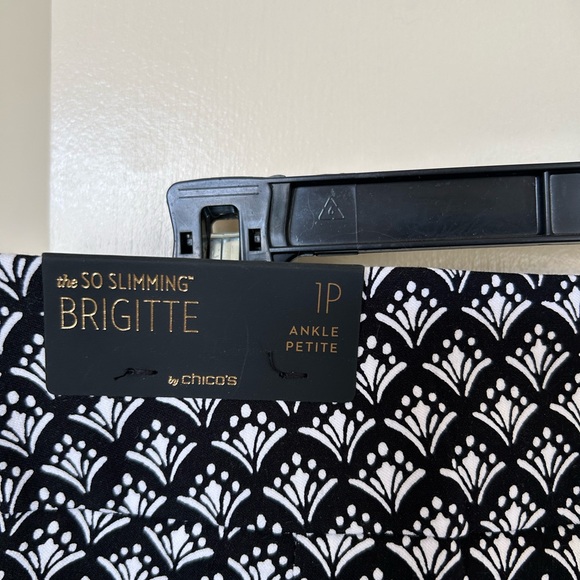 New with Tags! Chico’s “So Slimming Brigitte”
Ankle pant Size 1 Petite (8P) - Picture 4 of 6